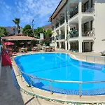 Hotel Leons Sun Village
