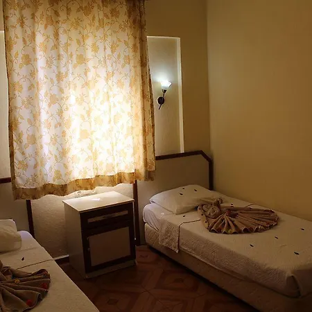 Leons Sun Village Szálloda