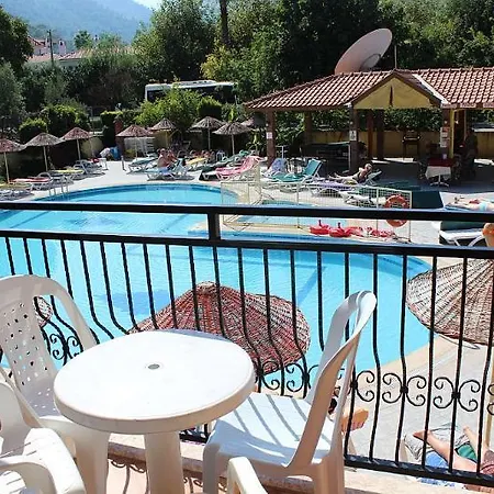 Leons Sun Village מלון 4*