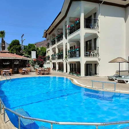Leons Sun Village מלון מרמריס