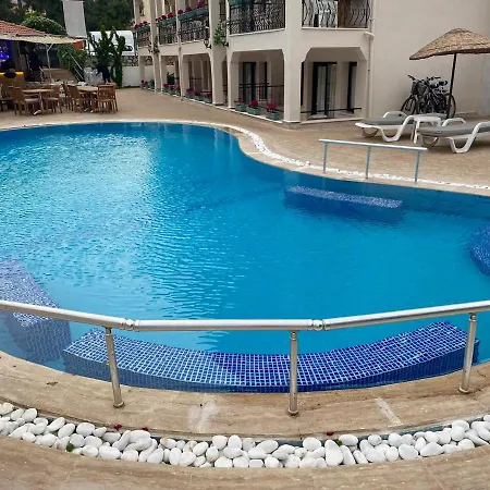 Leons Sun Village מלון מרמריס