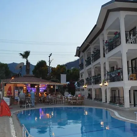 Leons Sun Village מלון 4*