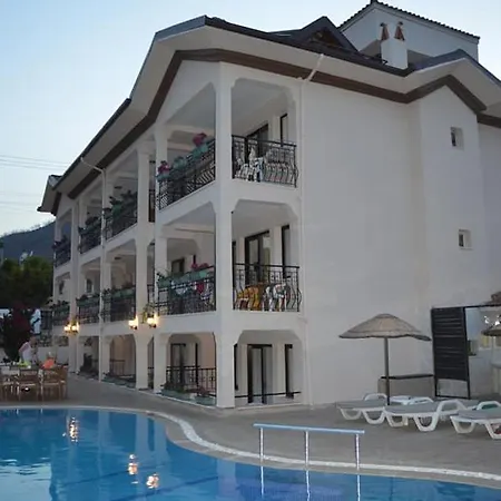 Leons Sun Village מלון 4*