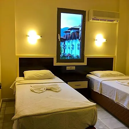 Leons Sun Village מלון 4*