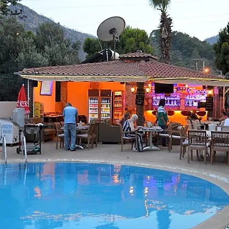 Leons Sun Village מלון מרמריס