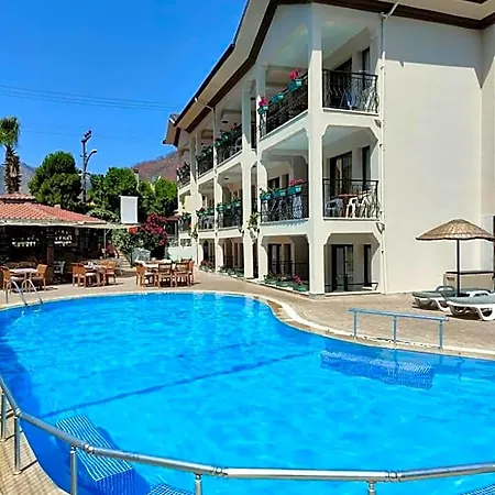 מלון Leons Sun Village 4*