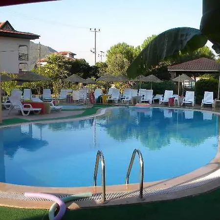 Leons Sun Village Szálloda