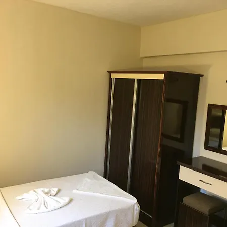 Leons Sun Village 4* מרמריס