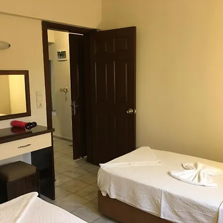 Leons Sun Village ホテル