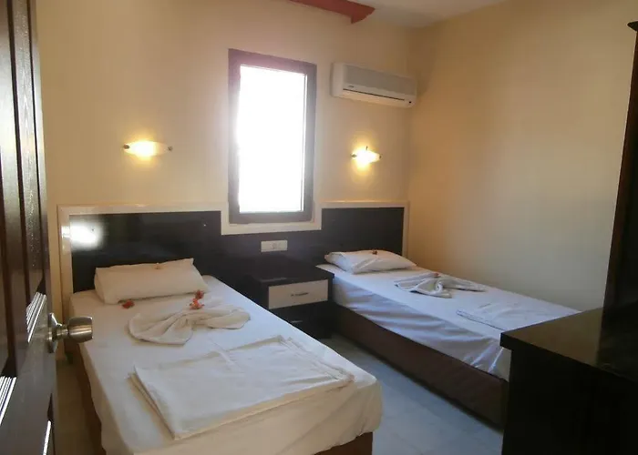 Leons Sun Village ホテル 4*