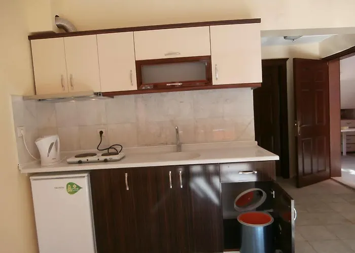 Leons Sun Village Μαρμαρίς