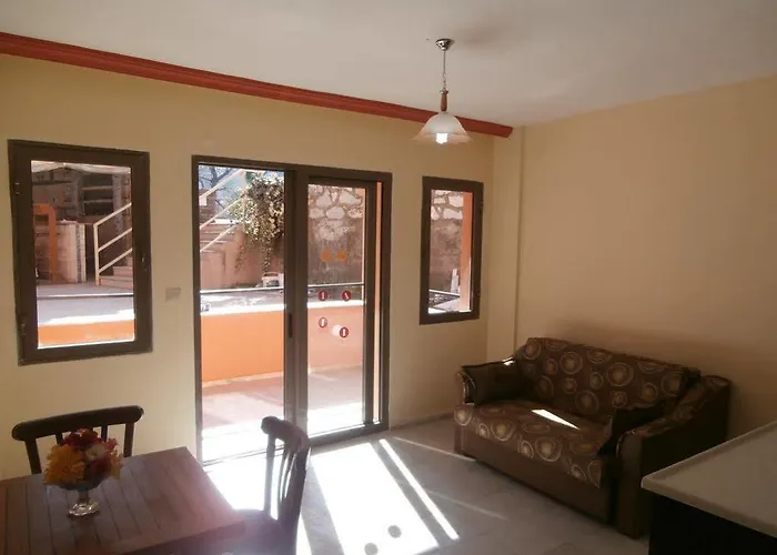 Leons Sun Village Μαρμαρίς