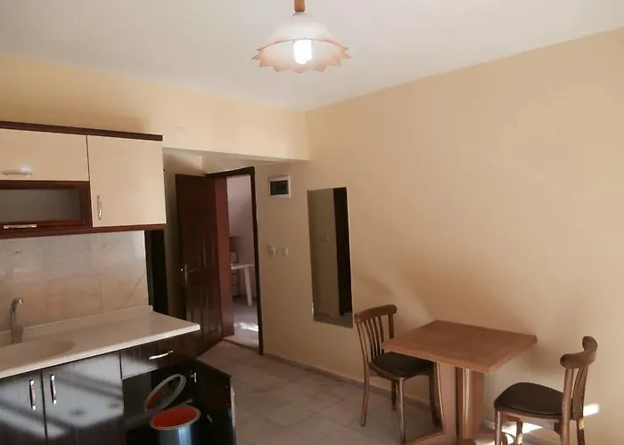 Leons Sun Village Μαρμαρίς