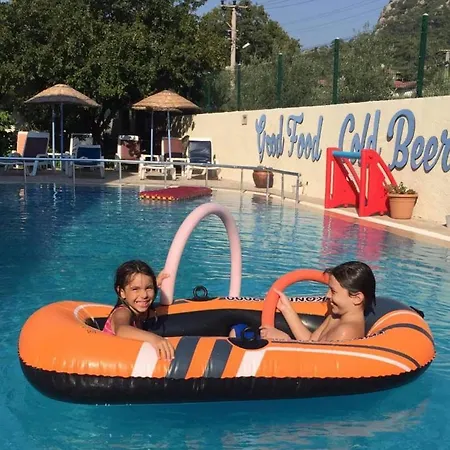 Hotel Leons Sun Village